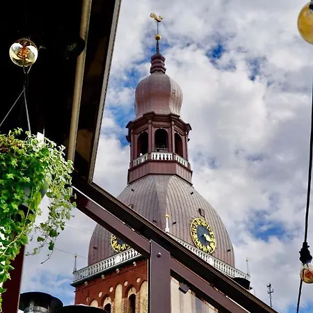 Dome Viesnīca 5*